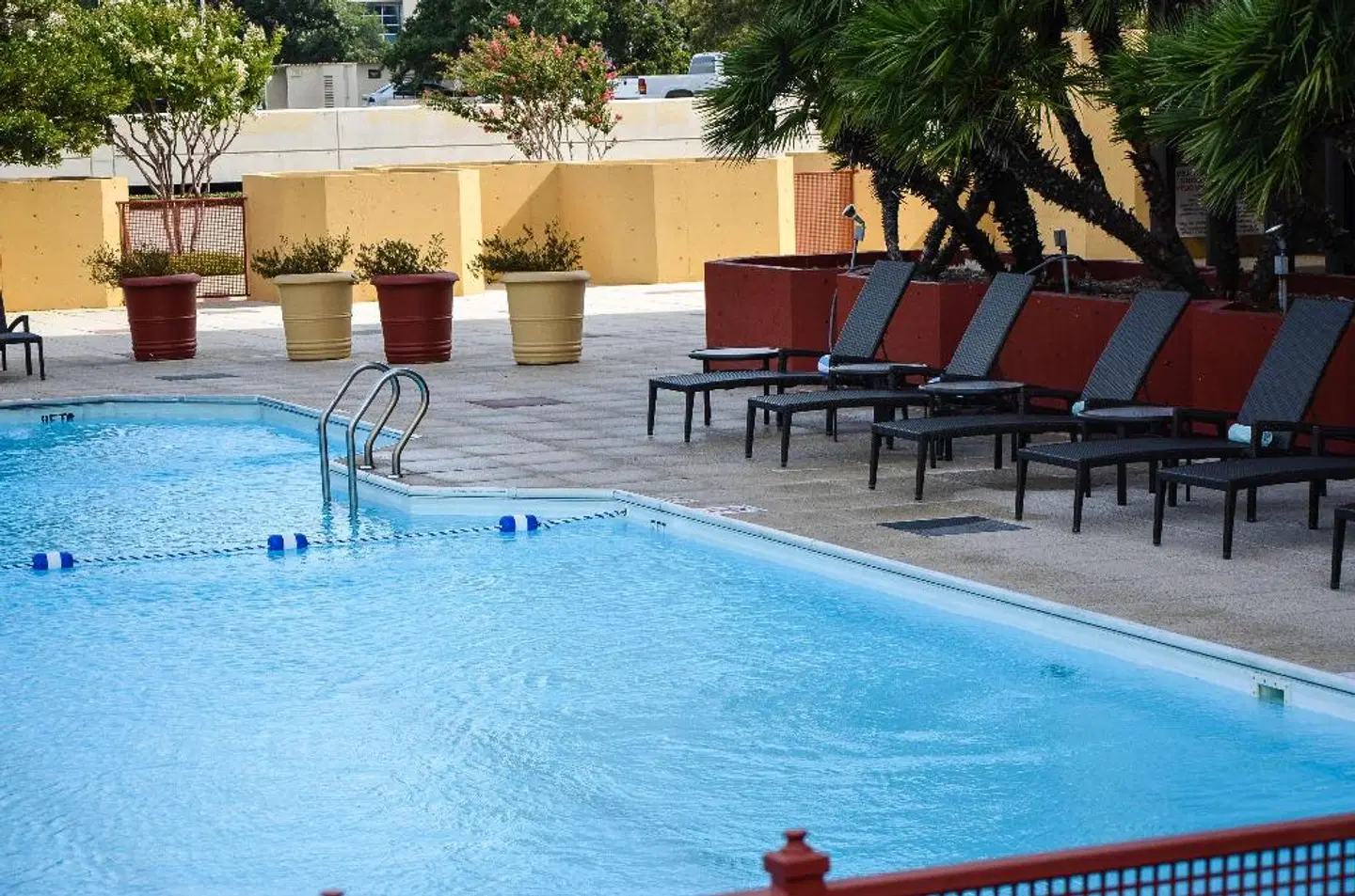 DoubleTree by Hilton Hotel Houston Greenway Plaza OUTDOOR_POOL