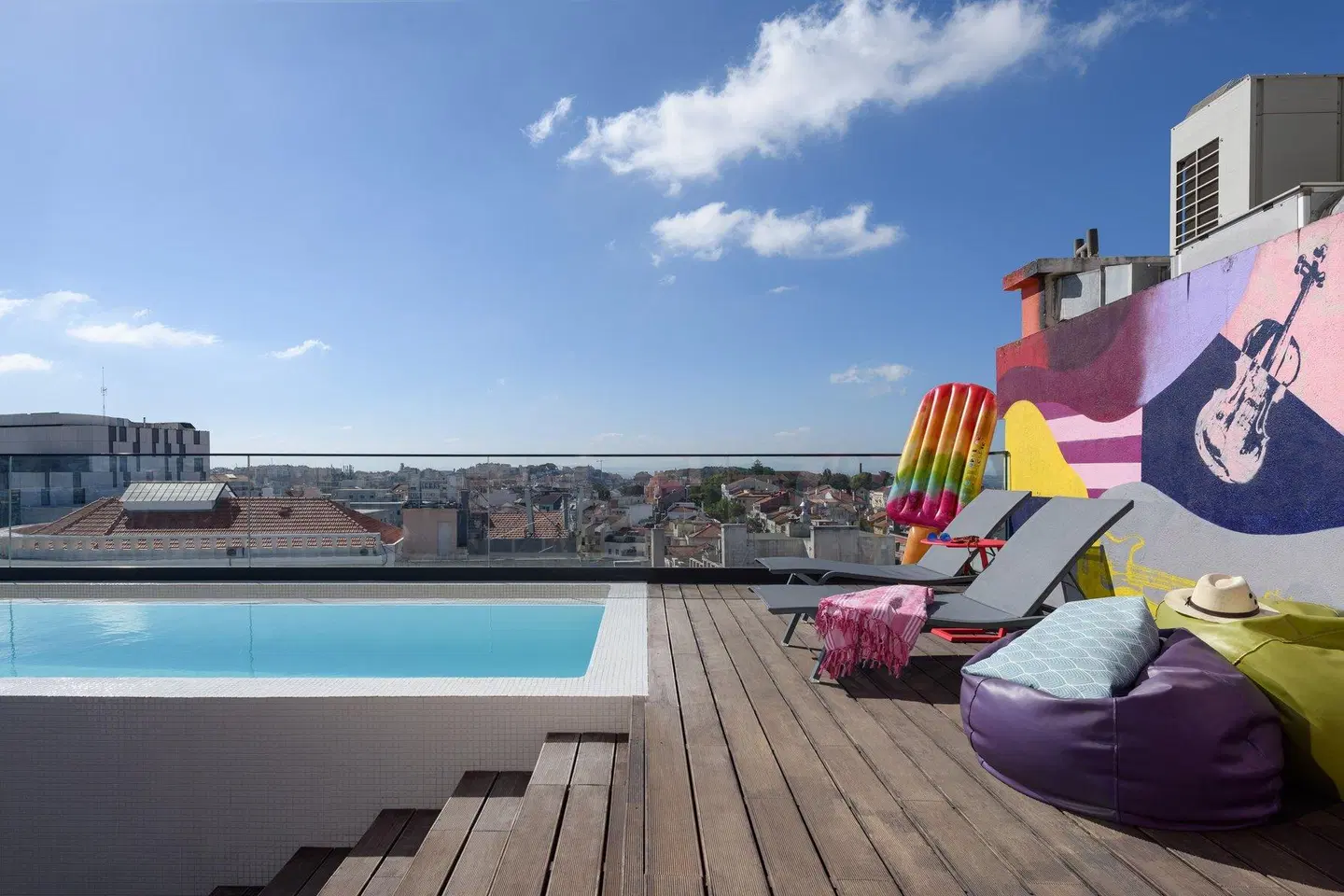 Moxy Lisbon City OUTDOOR_POOL
