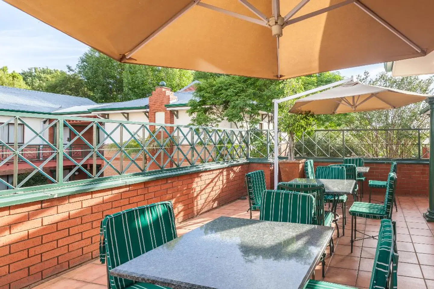 Courtyard Hotel Rosebank Terrasse