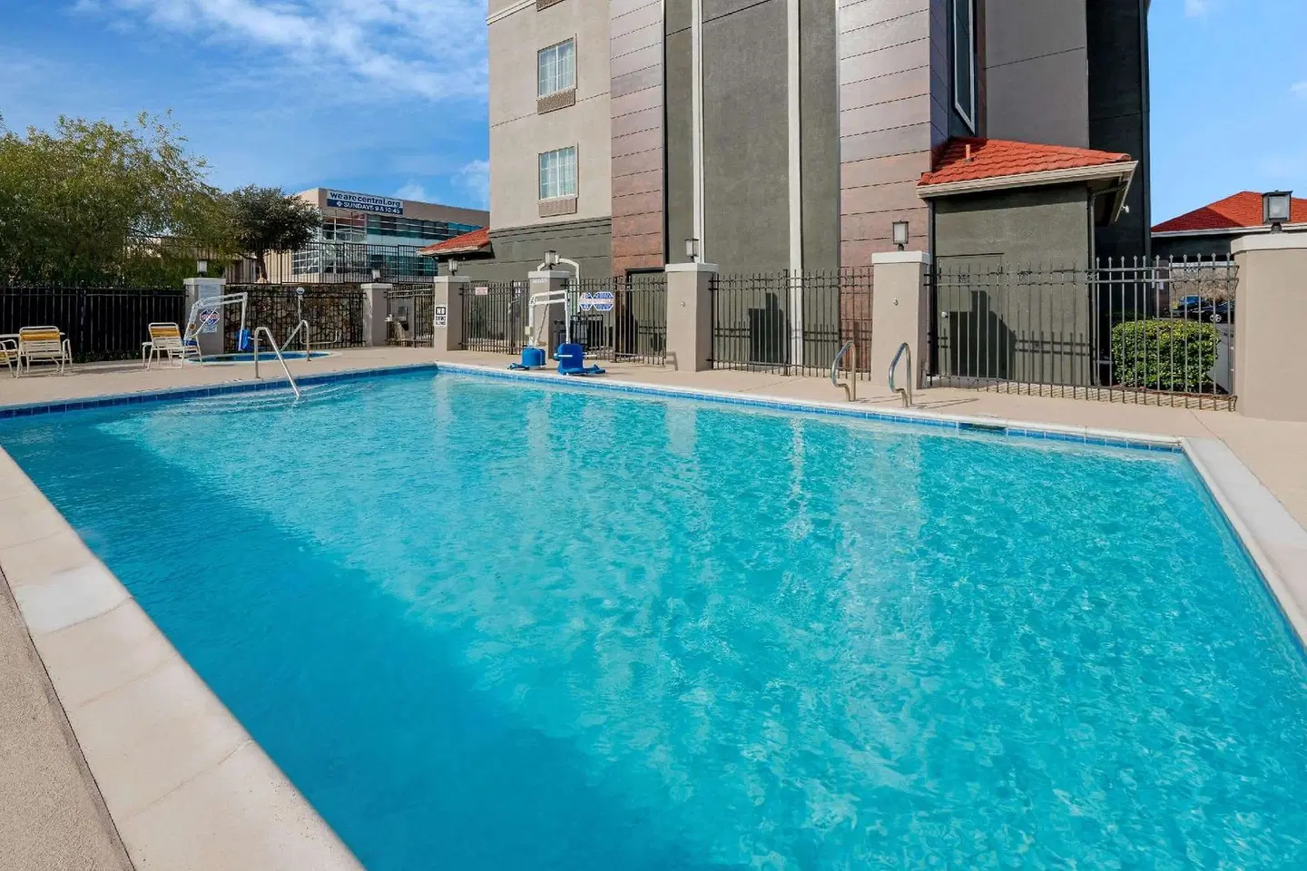 La Quinta Inn & Suites Fort Worth Eastchase OUTDOOR_POOL