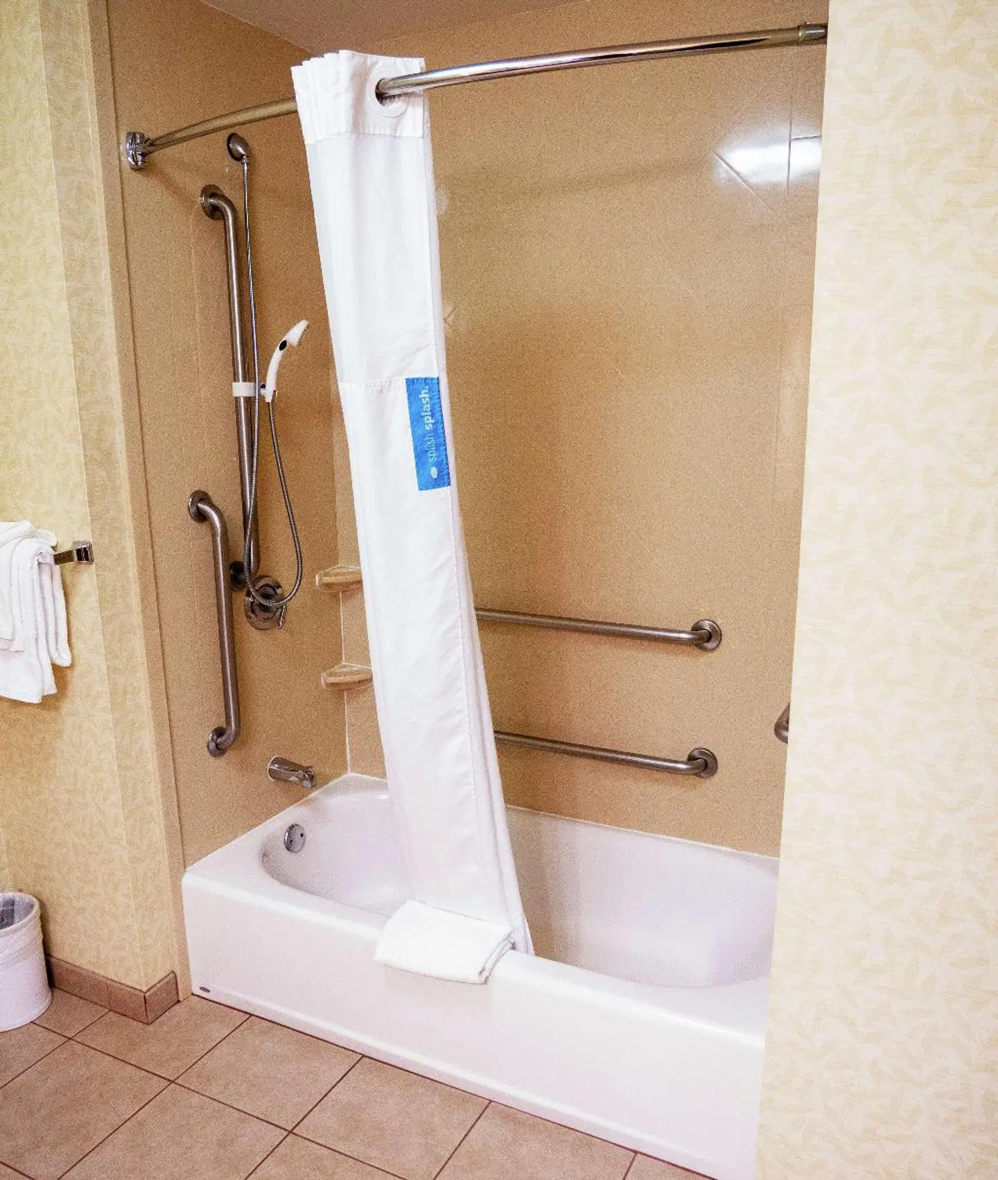 Hampton Inn Norco-Corona-Eastvale Badezimmer