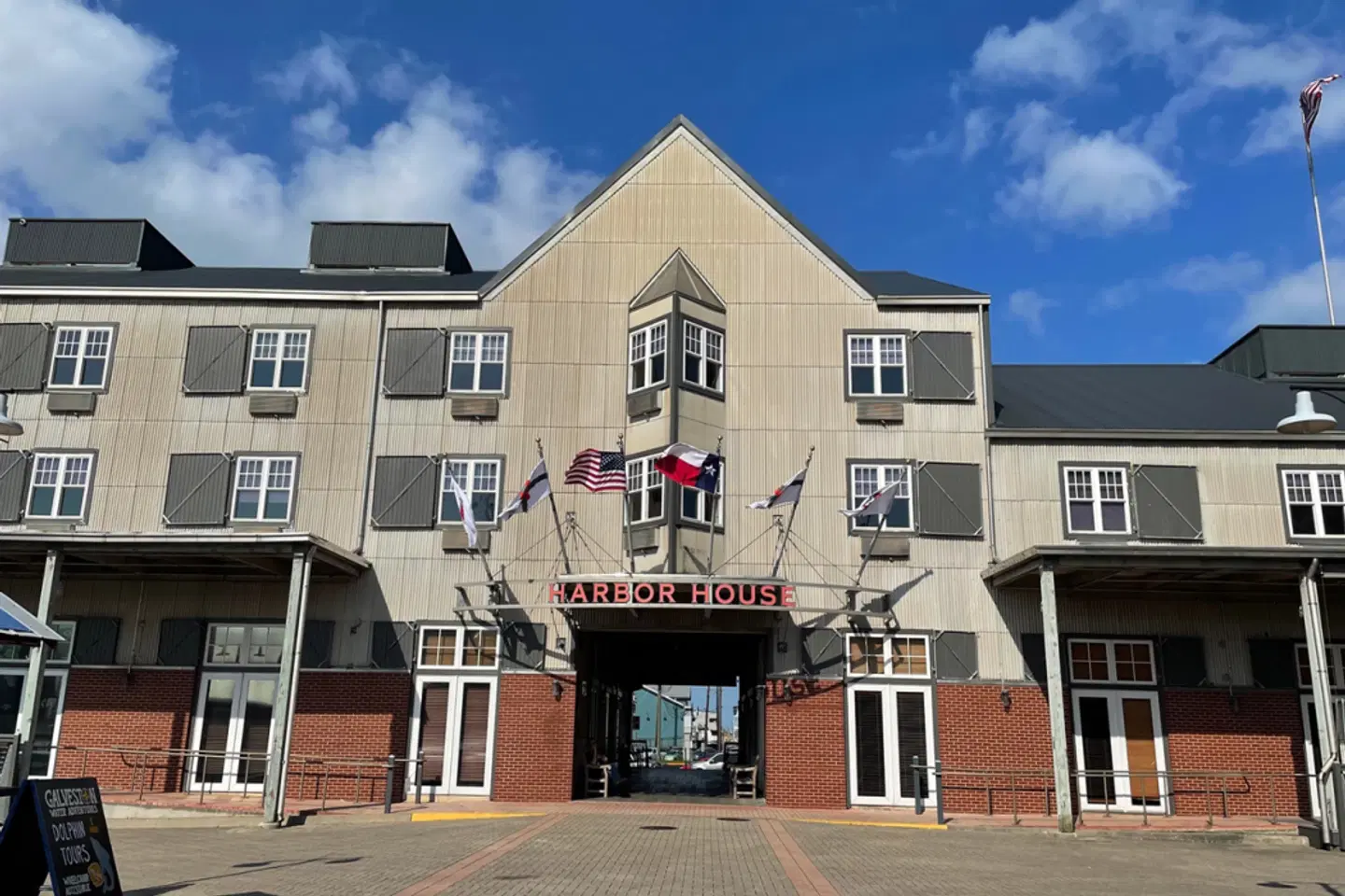 Harbor House Hotel & Marina at Pier 21 EXTERIOR