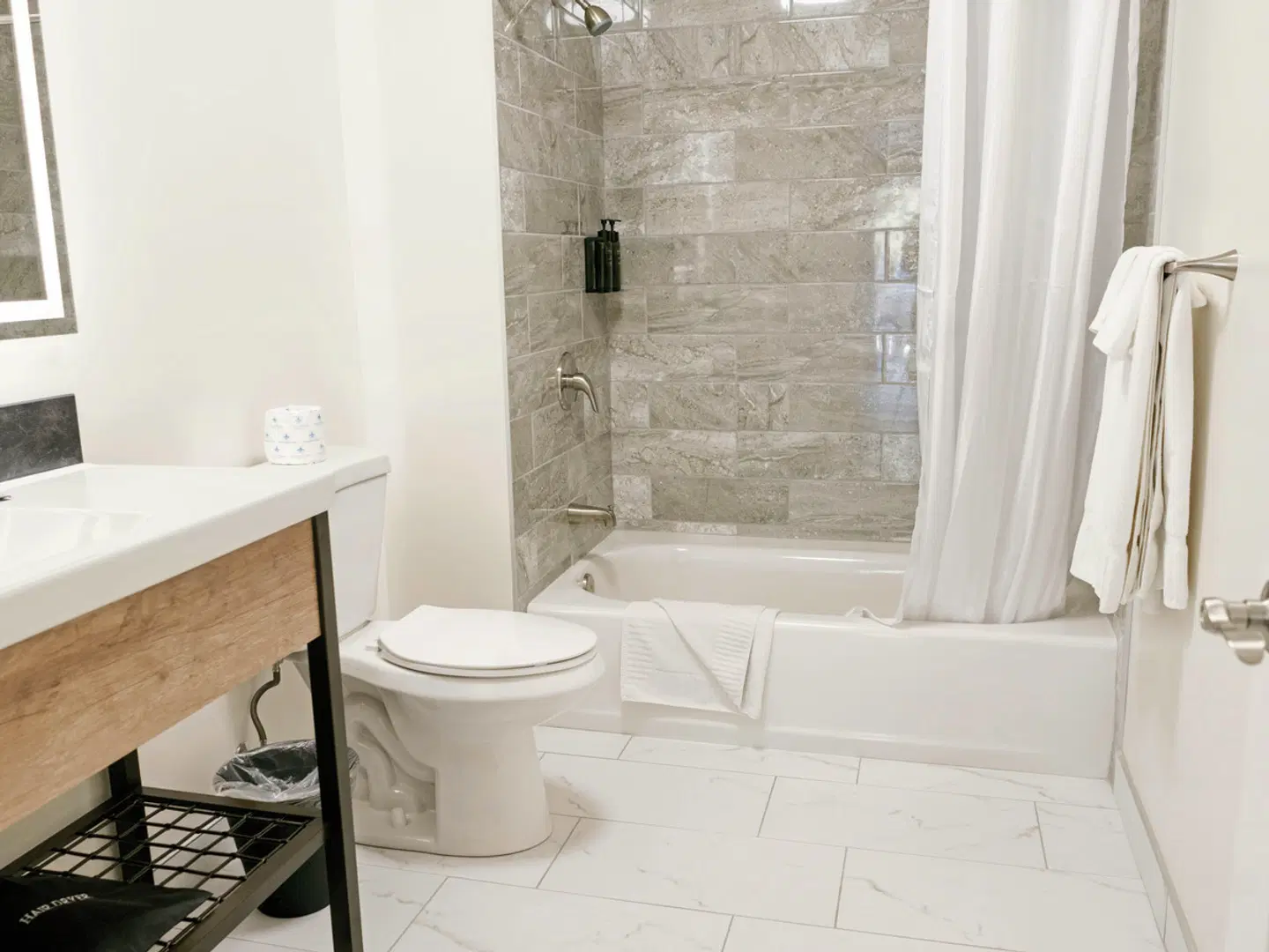 Yosemite Cedar Lodge Badezimmer