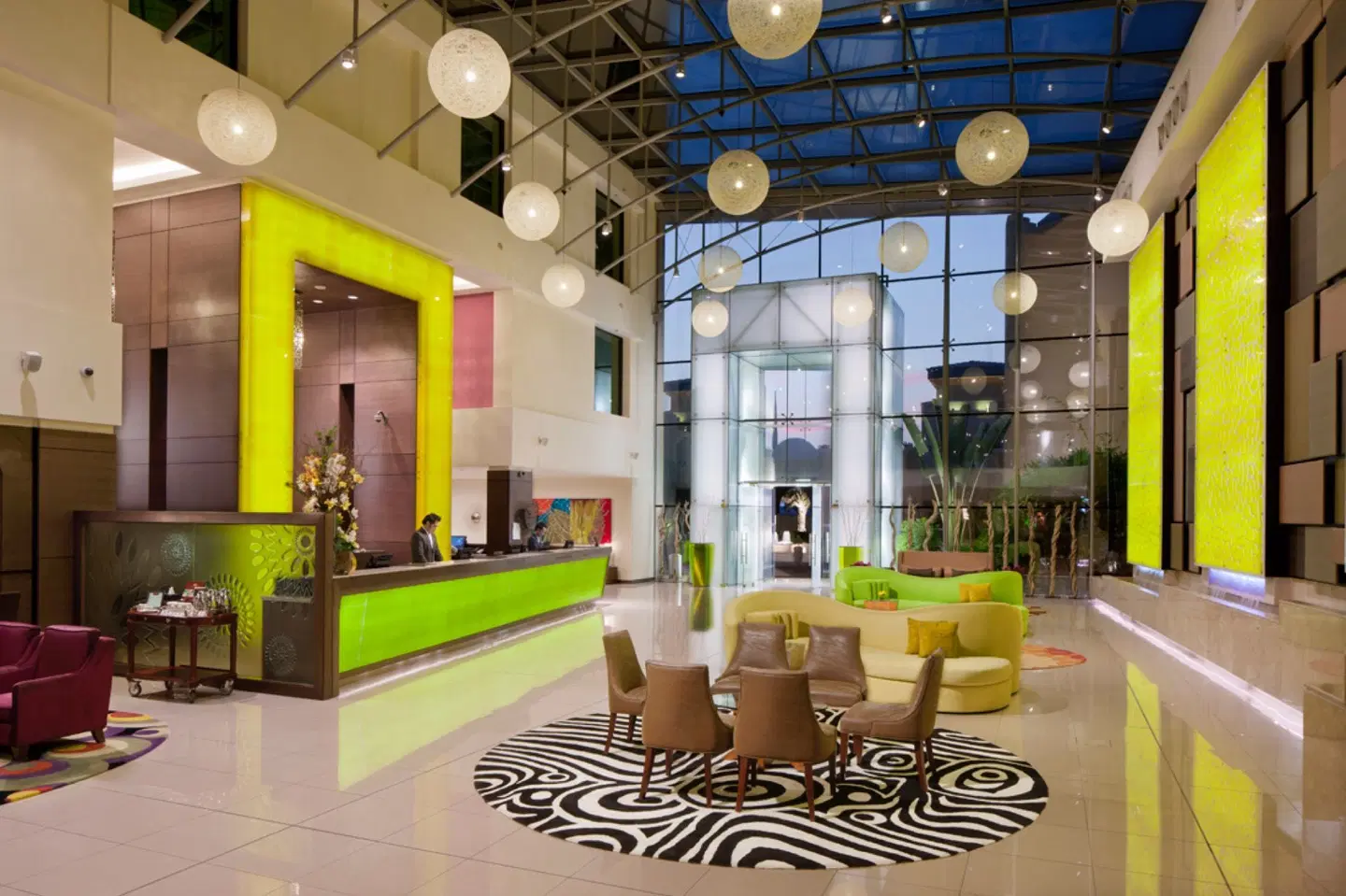 Traders Hotel Qaryat Al Beri Abu Dhabi LOUNGE_LOBBY