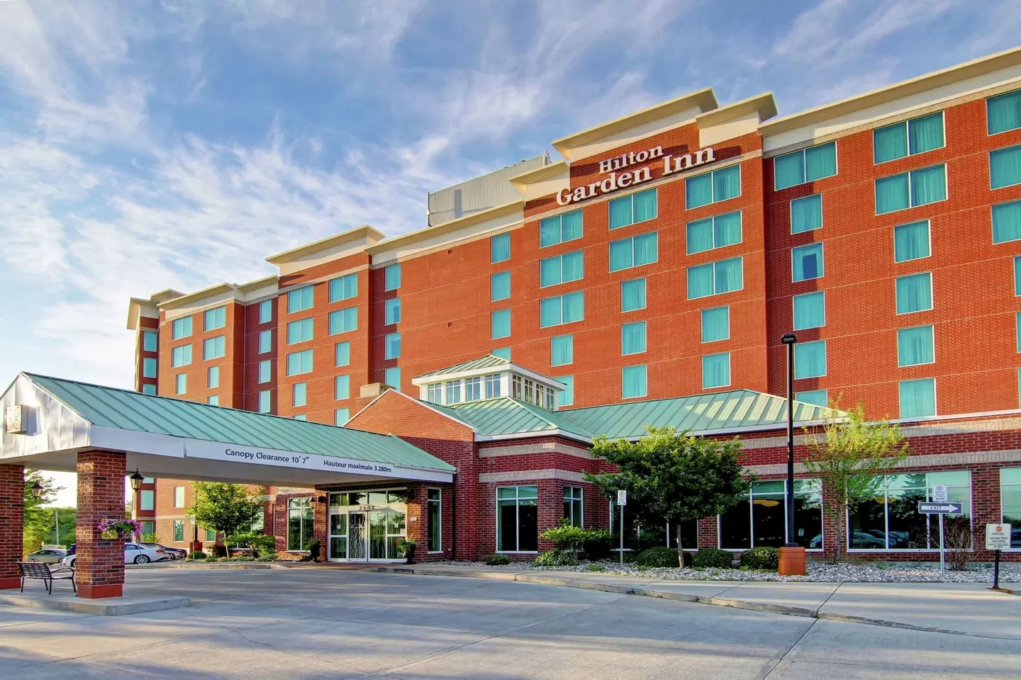 Hilton Garden Inn Ottawa Airport EXTERIOR
