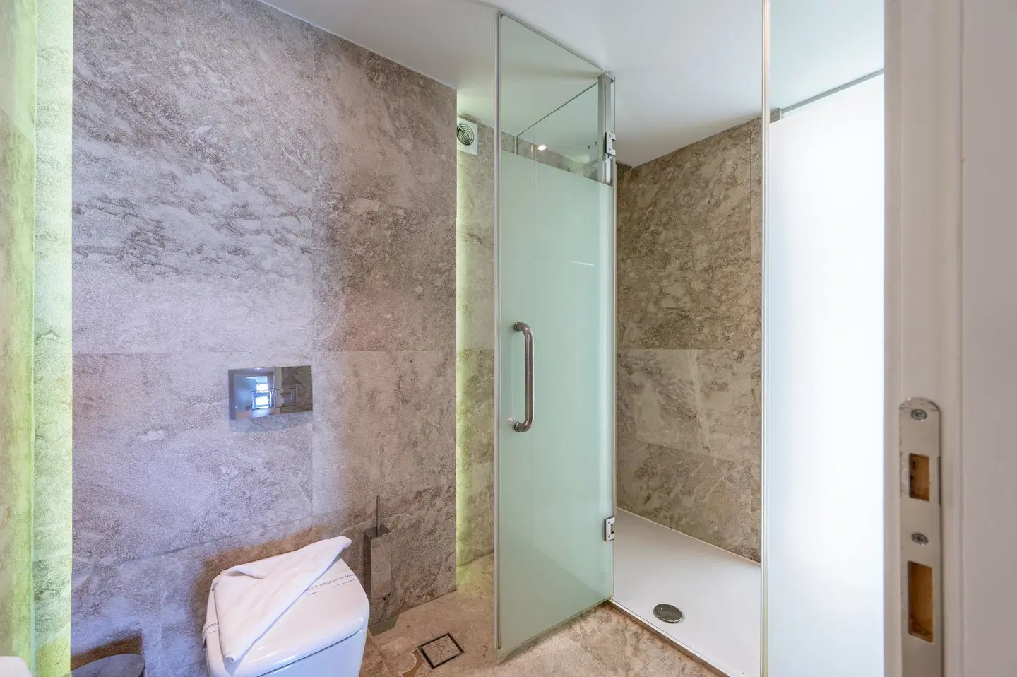 Astir Odysseus Resort & Spa Badezimmer