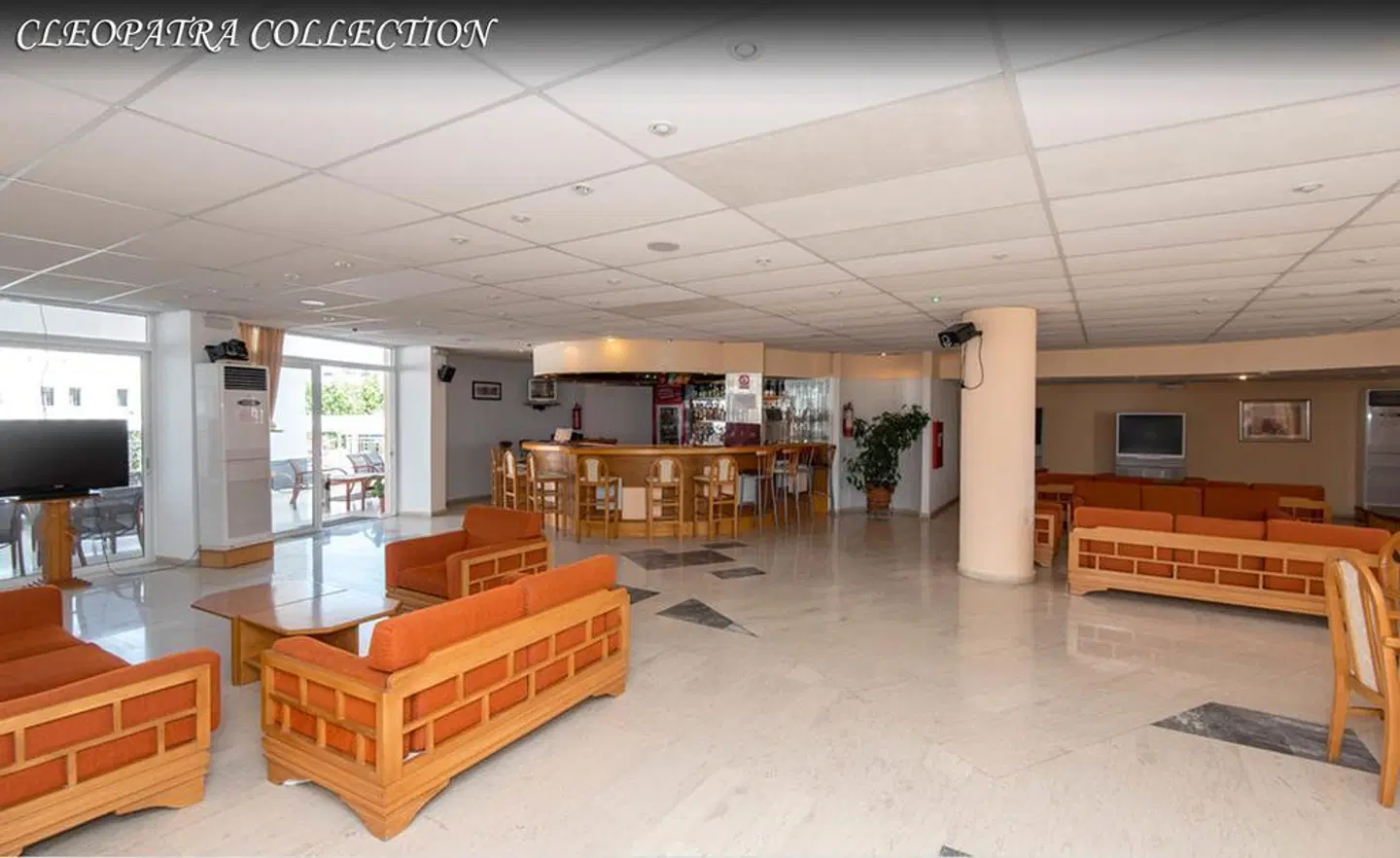 Cleopatra Kris Mari LOUNGE_LOBBY