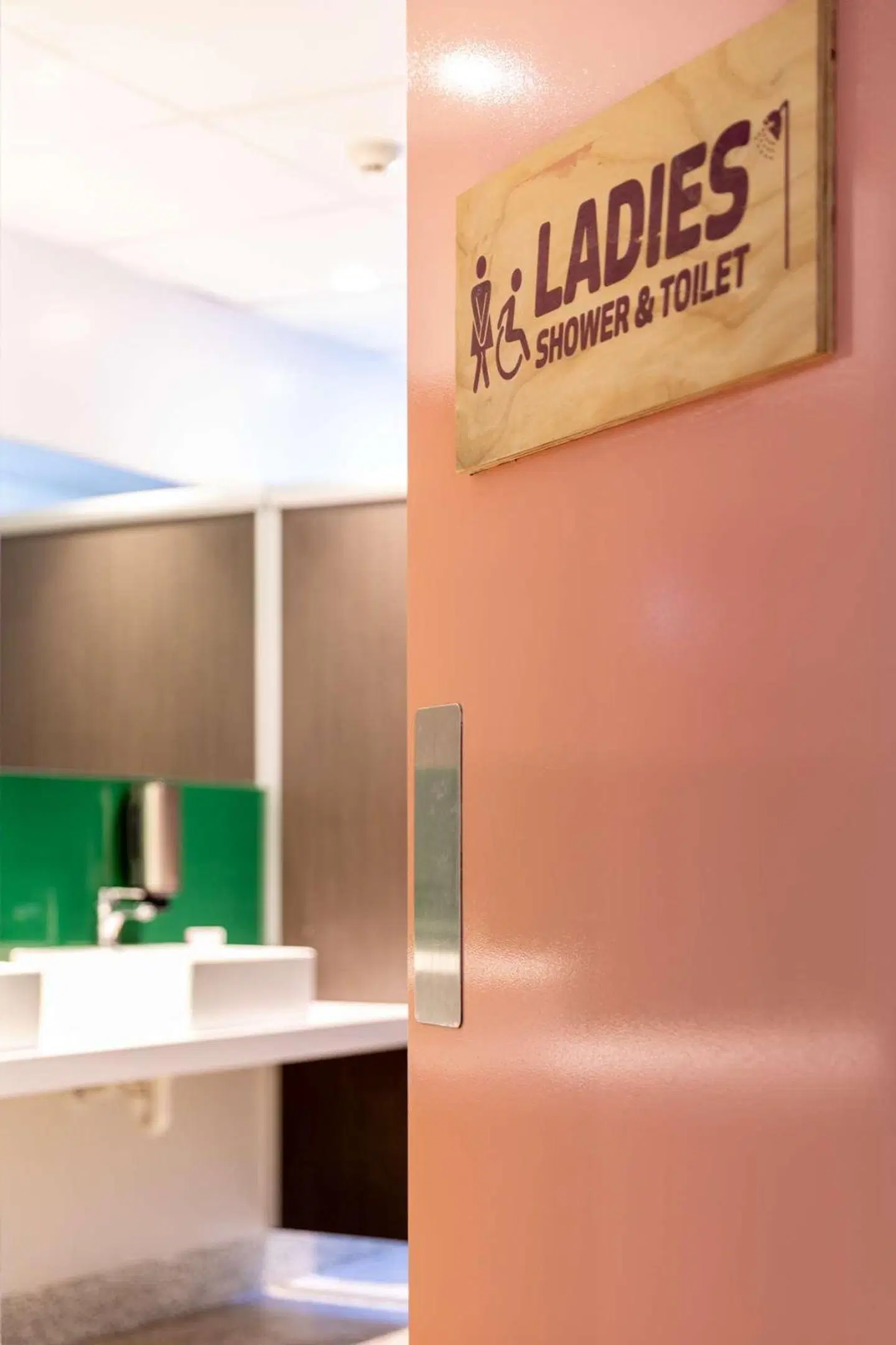 Jucy Snooze Christchurch BATHROOM