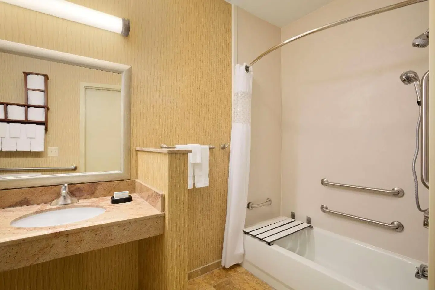 Hampton Inn Fort Worth Southwest Cityview BATHROOM