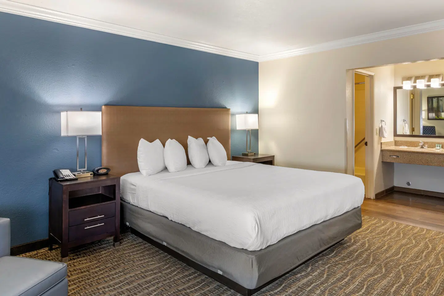 Best Western Town & Country Lodge ROOM_EXAMPLE