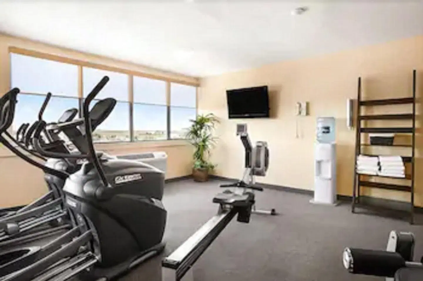 The Senator Hotel & Conference Centre SPORTS_AND_LEISURE