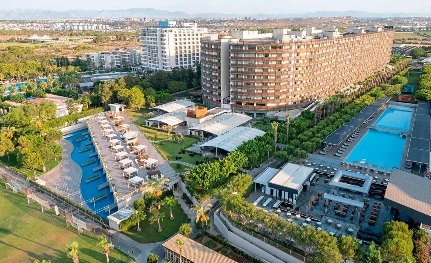 Nirvana Cosmopolitan EXTERIOR