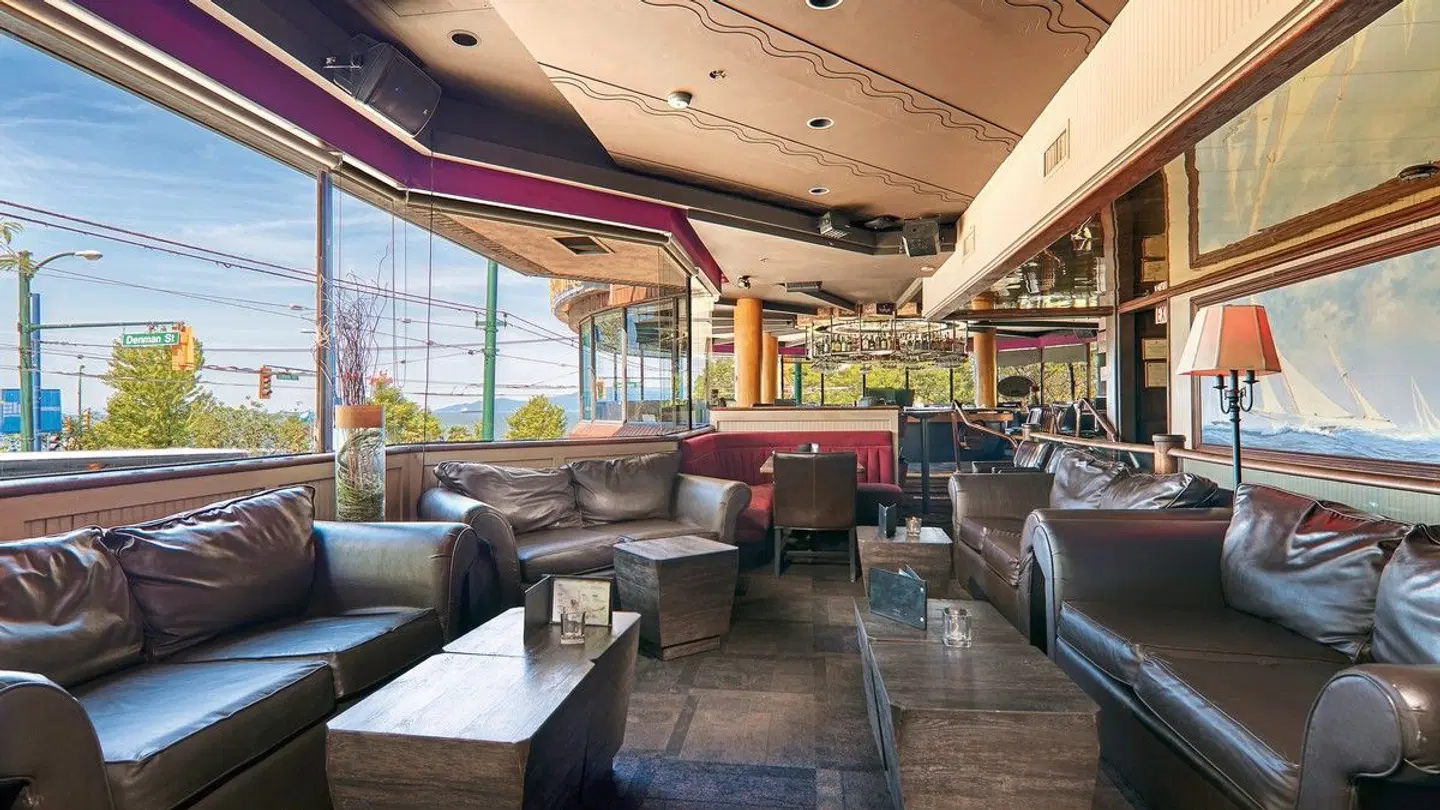 Best Western Plus Sands Hotel Bar