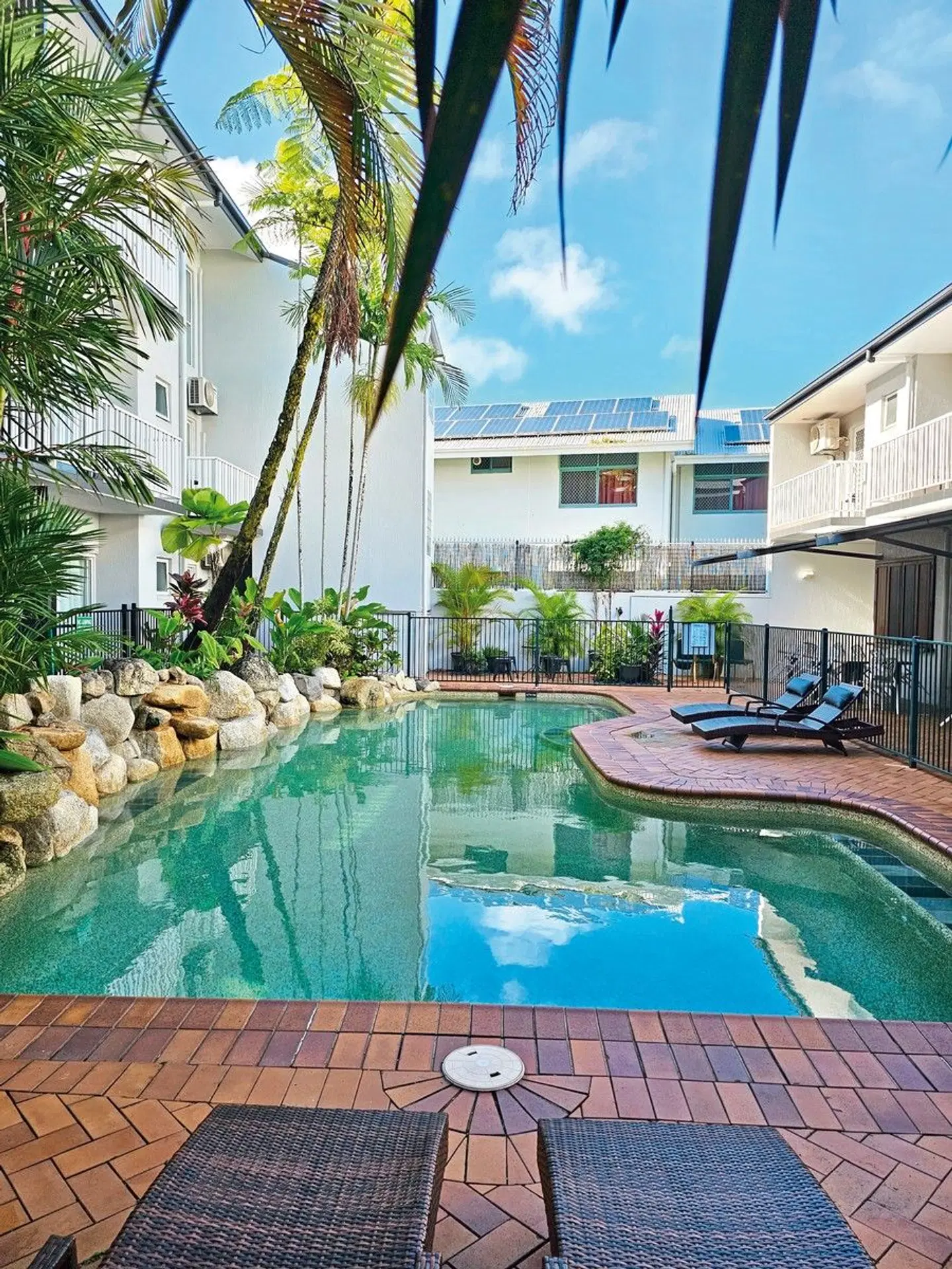 Coral Tree Inn OUTDOOR_POOL