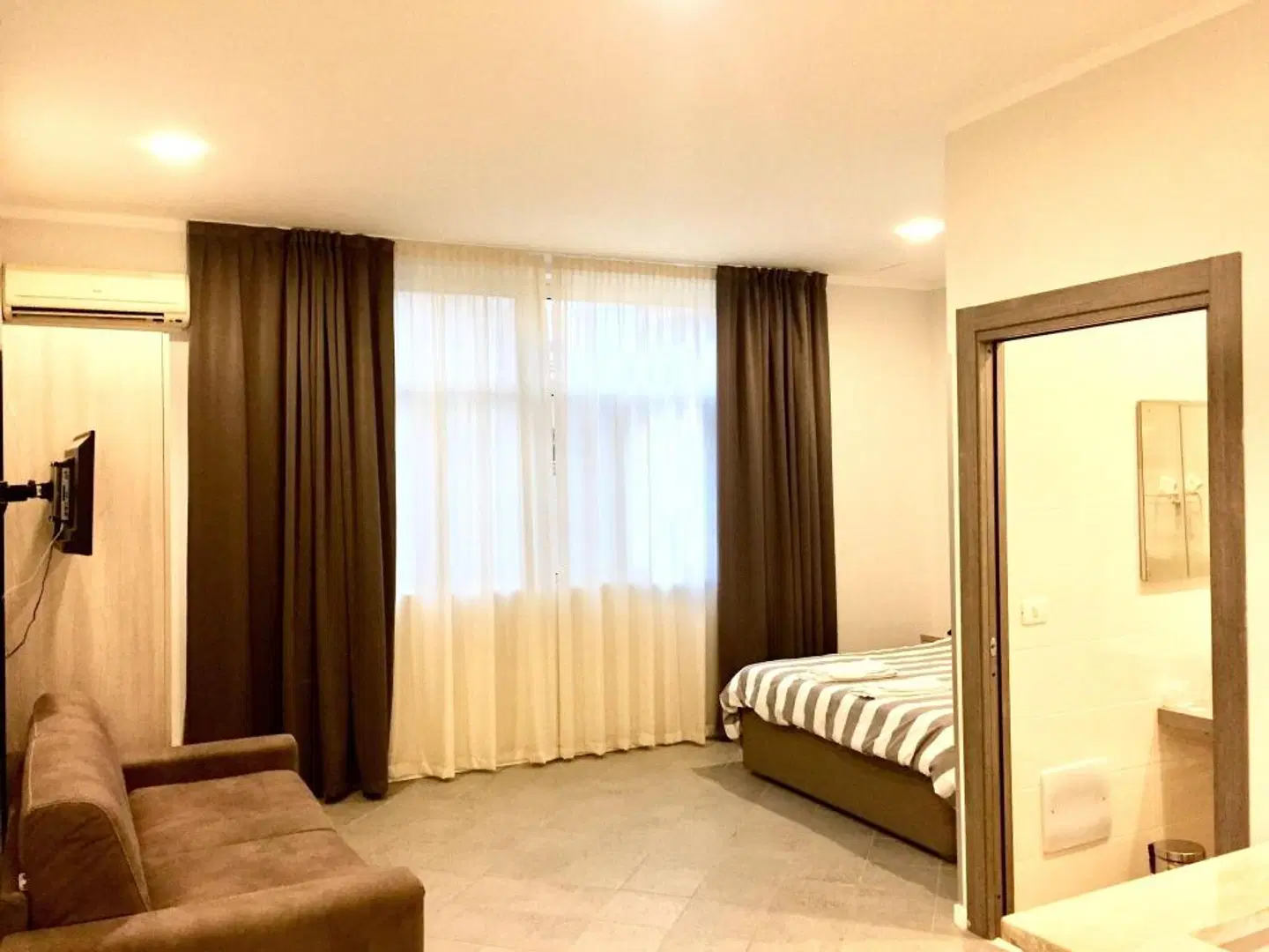 Academy Hotel ROOM_EXAMPLE