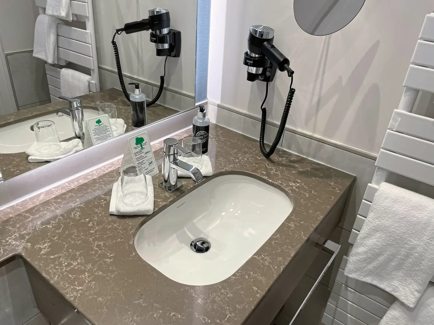 Kurhaus Hotel Badezimmer