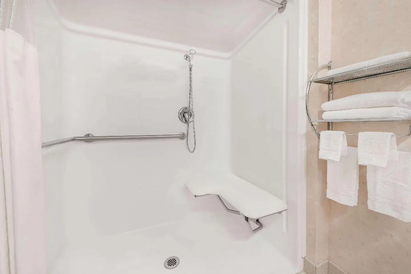 Days Inn & Suites by Wyndham Dumas Badezimmer