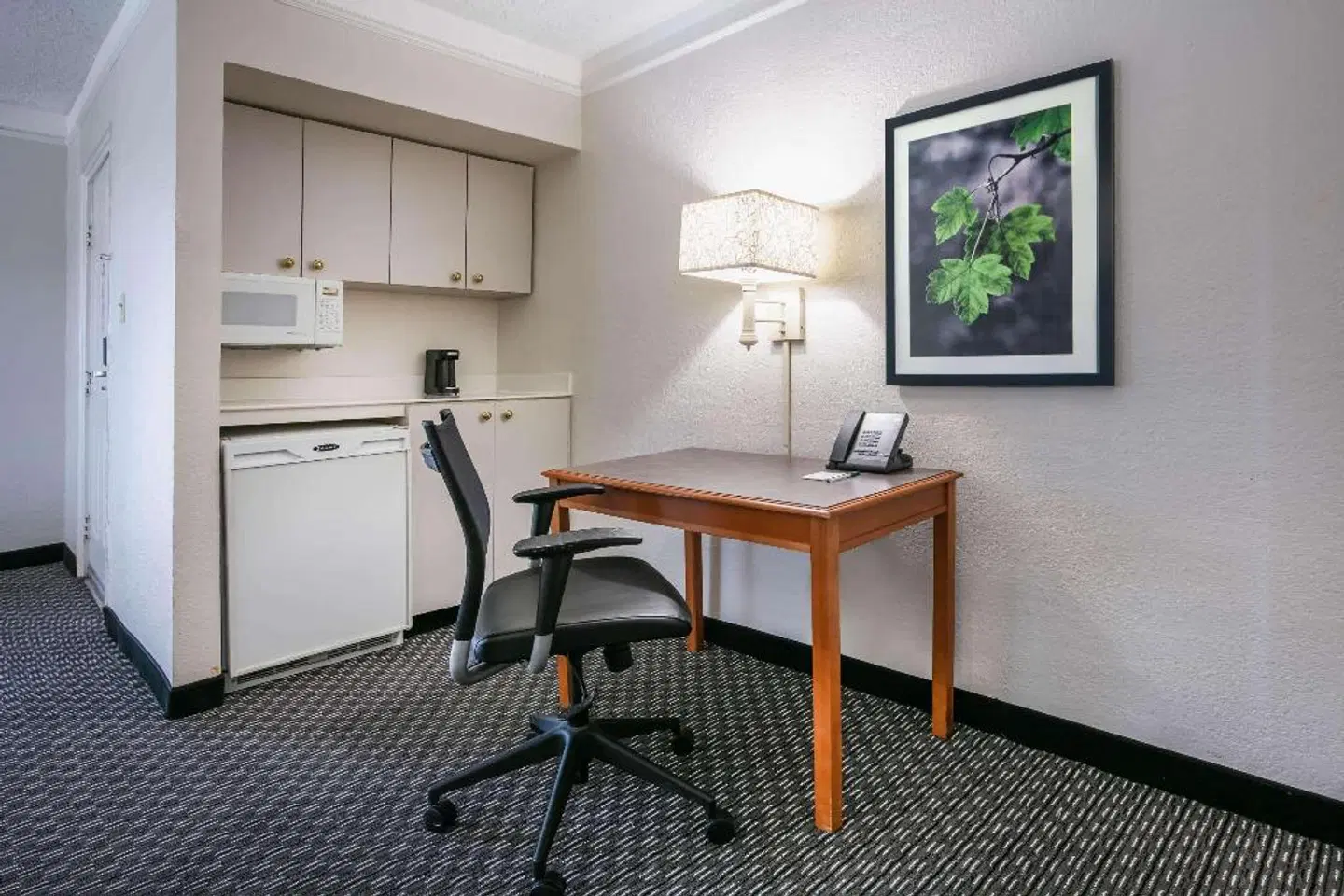 La Quinta Inn by Wyndham Dallas Uptown ROOM_EXAMPLE