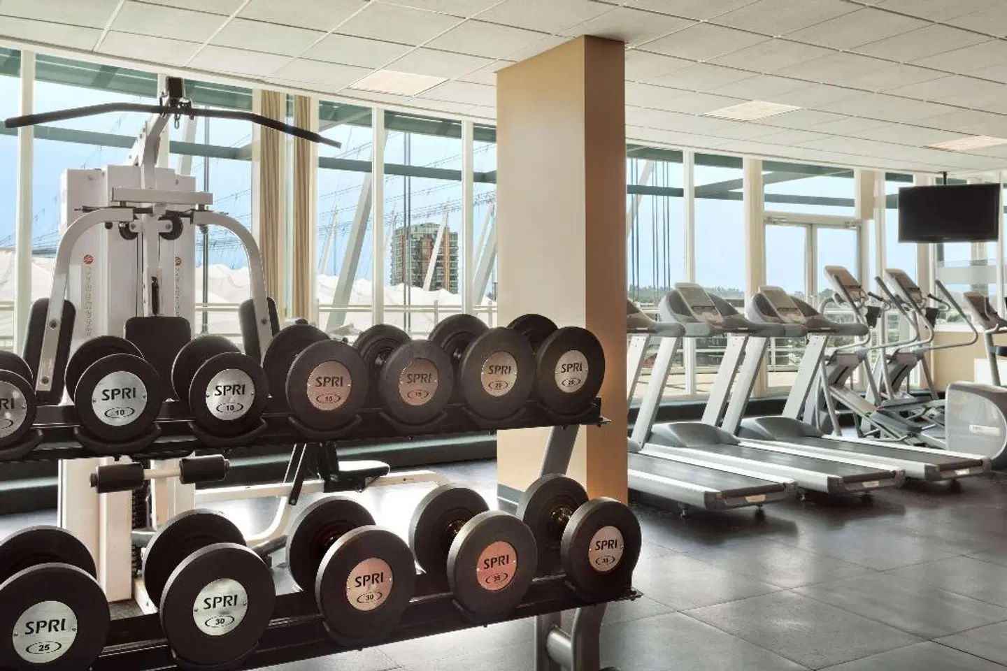 Hampton Inn & Suites by Hilton Vancouver-Downtown SPORTS_AND_LEISURE