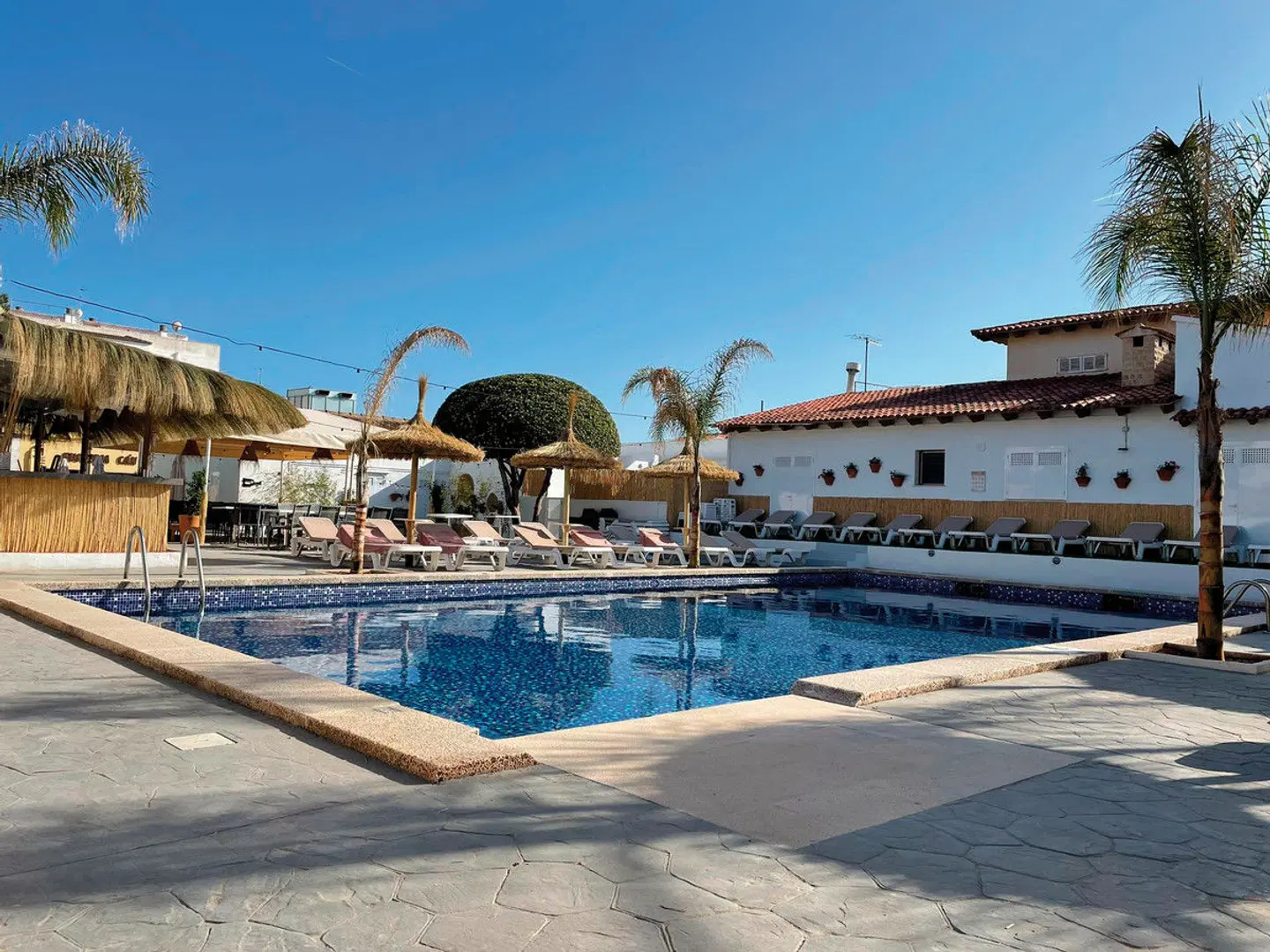 Chevy Hotel & Suites OUTDOOR_POOL