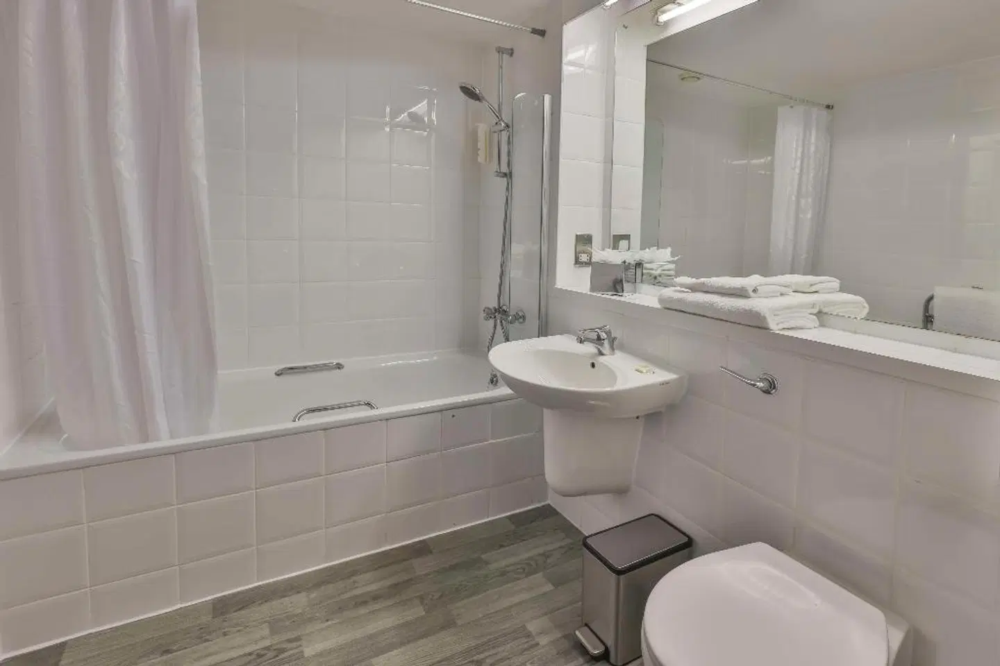 Best Western Sheffield City Hotel BATHROOM