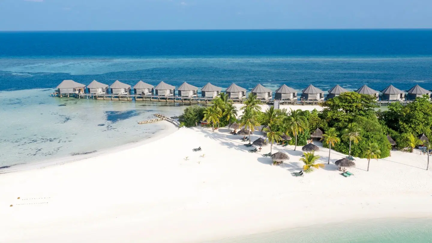 Kuredu Island Resort & Spa BEACH