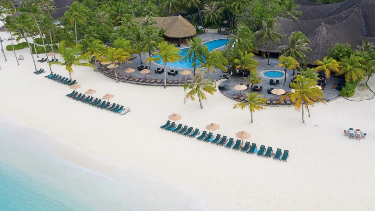 Kuredu Island Resort & Spa BEACH