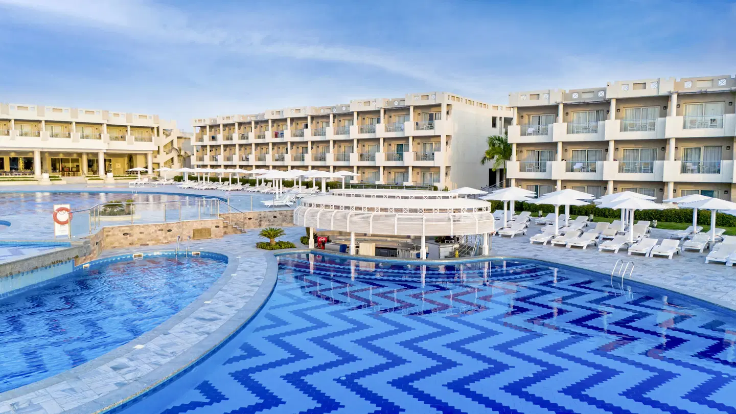 Sirena Beach Resort & Spa OUTDOOR_POOL