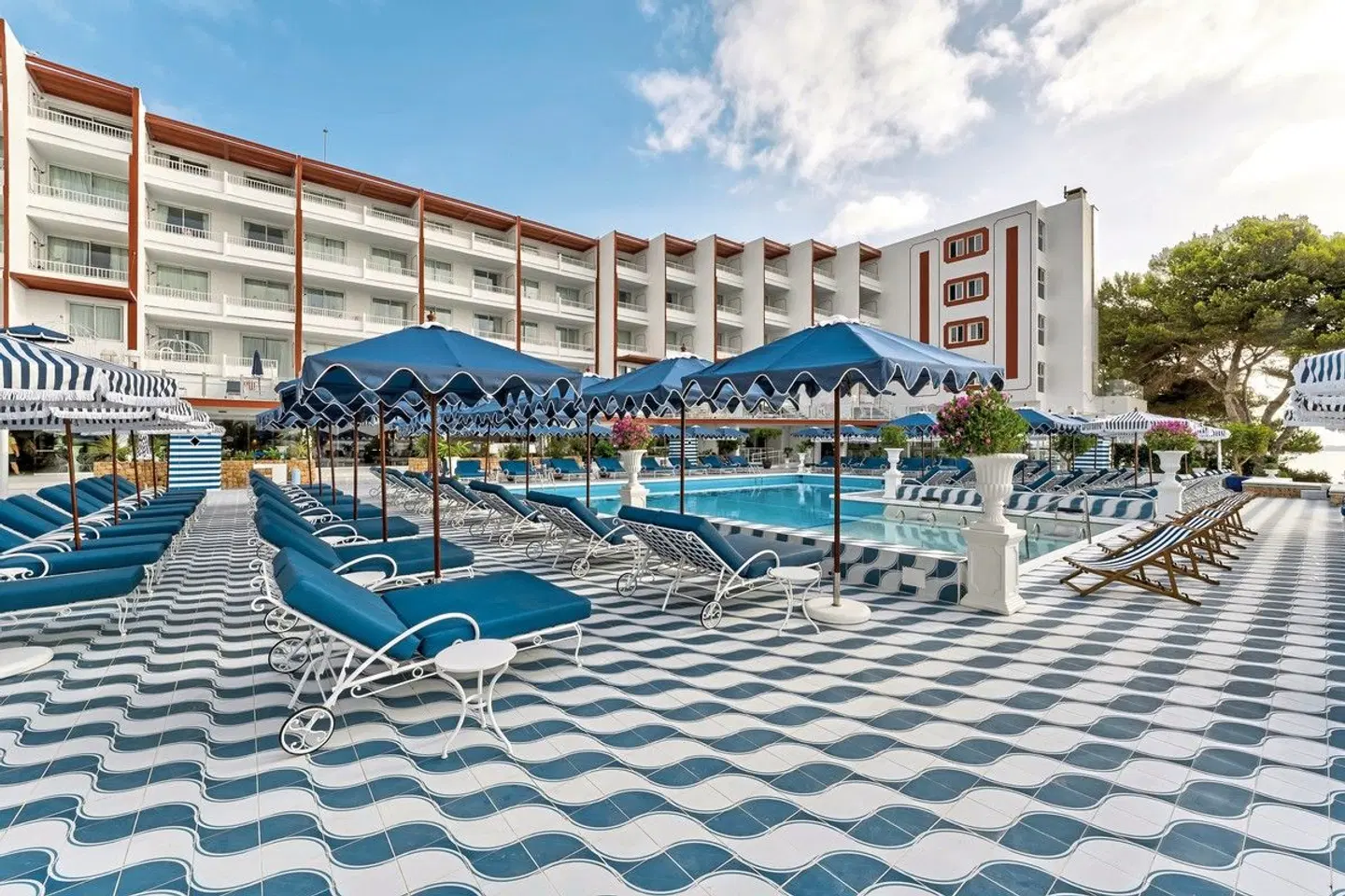 Mongibello Ibiza MODEL_IMPRESSION