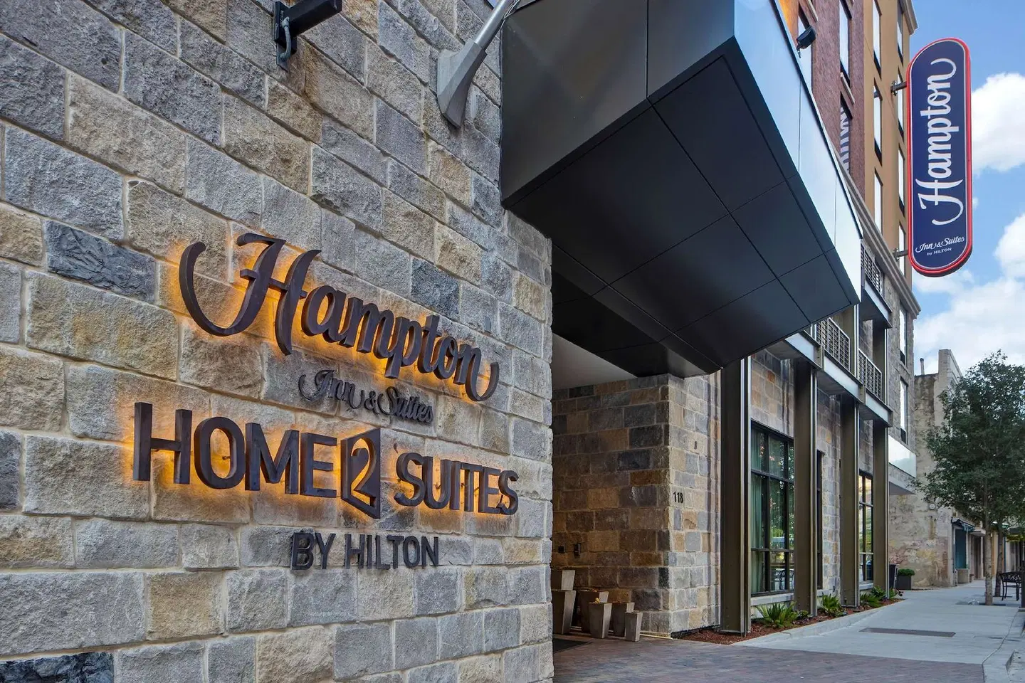 Hampton Inn & Suites San Antonio Riverwalk EXTERIOR