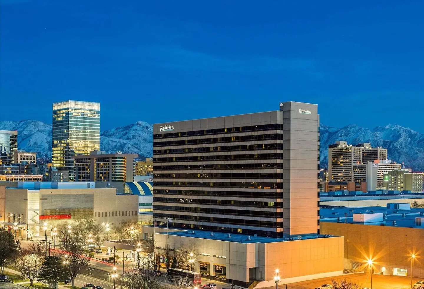 Radisson Hotel Salt Lake City Downtown EXTERIOR