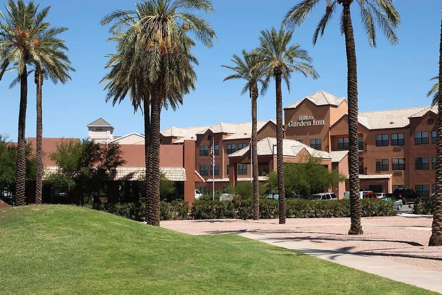 Hilton Garden Inn Phoenix Airport EXTERIOR