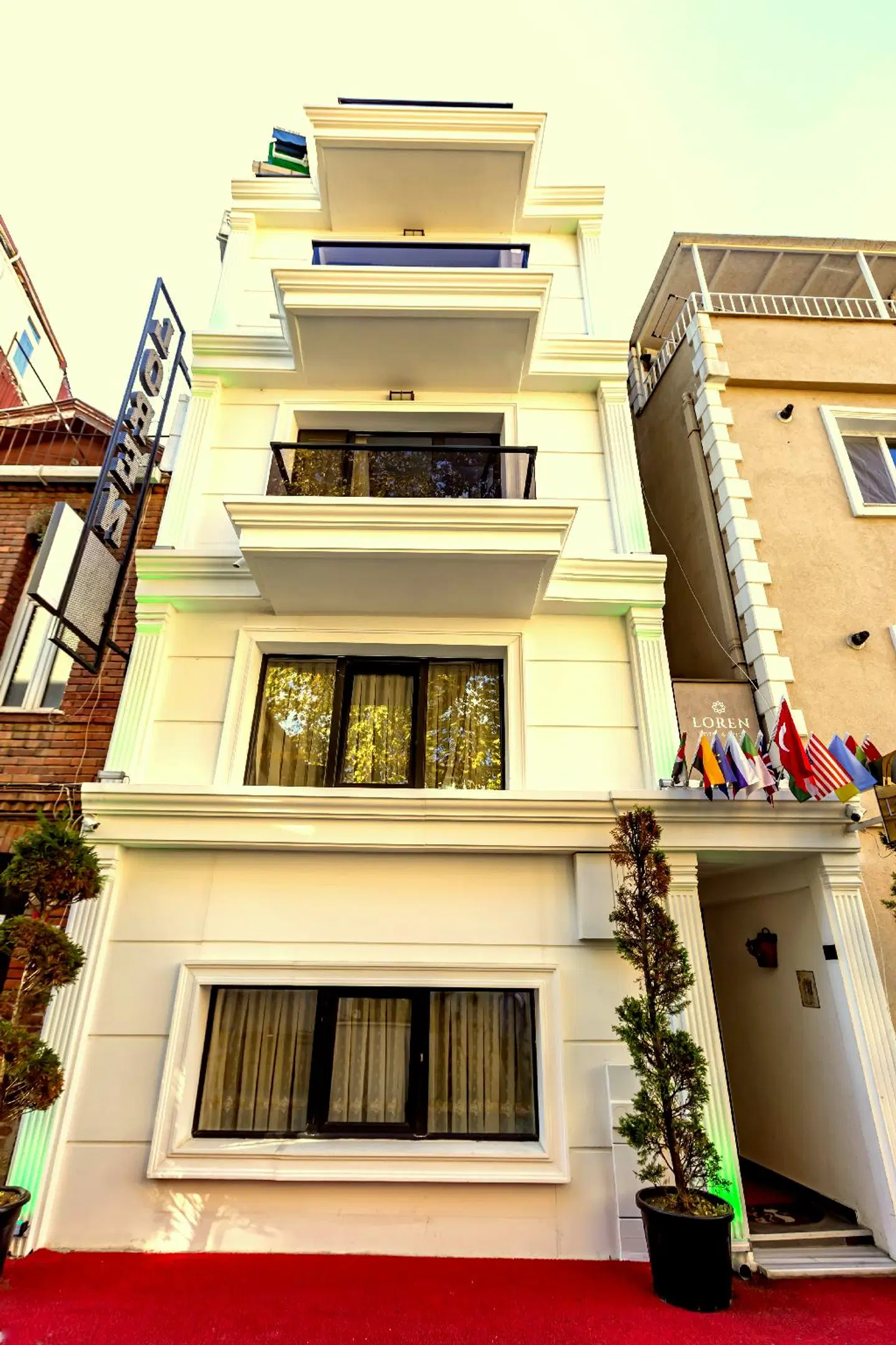 Loren Hotel&Suites EXTERIOR