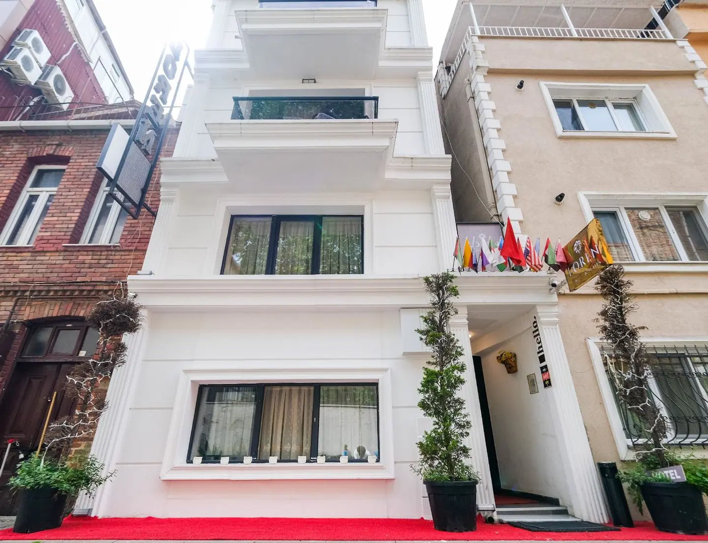 Loren Hotel&Suites EXTERIOR