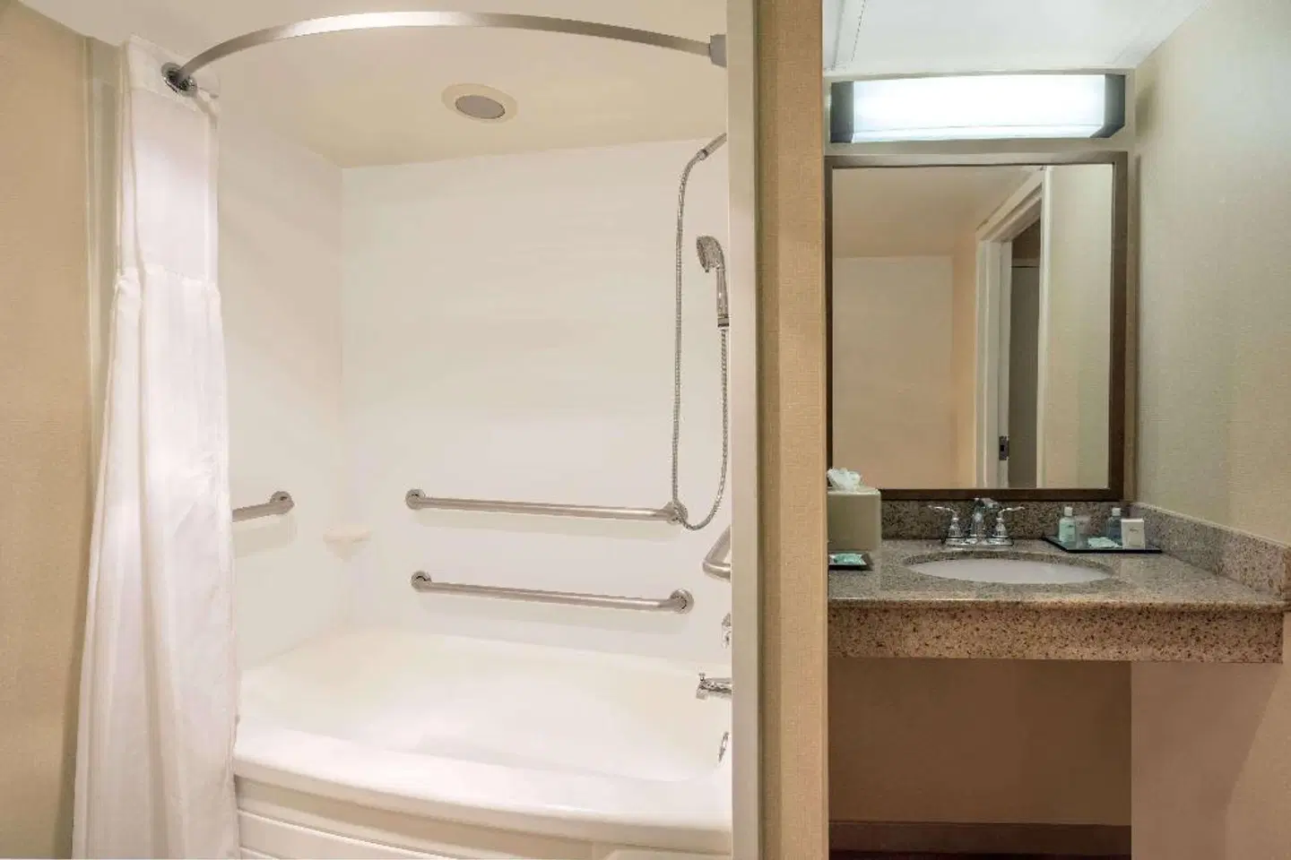 Wyndham Garden Washington DC North BW Parkway Badezimmer