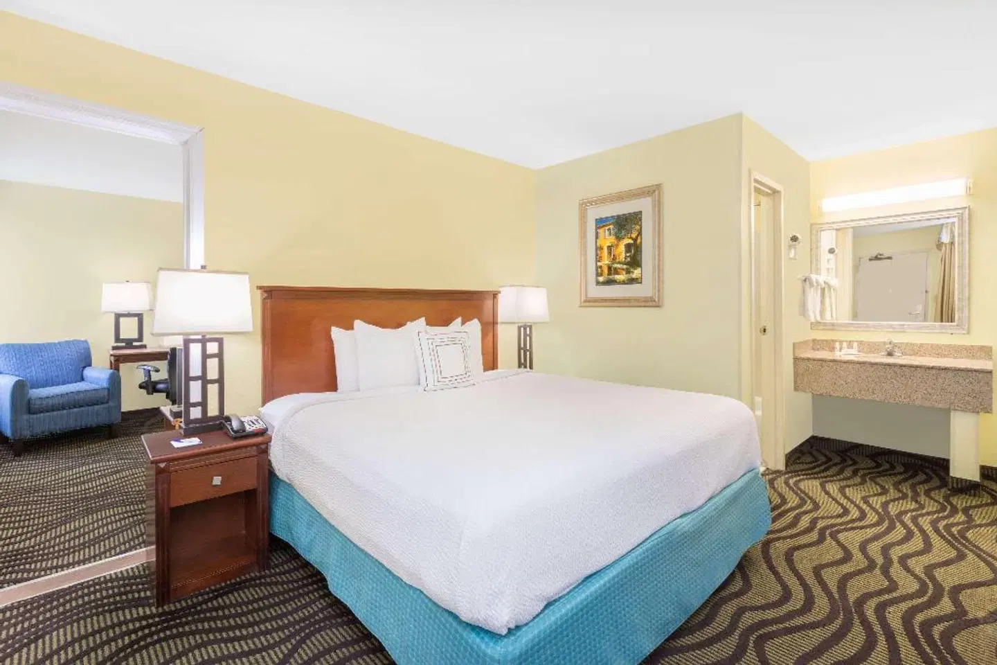 Baymont by Wyndham Savannah Midtown ROOM_EXAMPLE