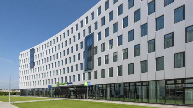 Holiday Inn Express Dusseldorf - Hauptbahnhof, an IHG hotel EXTERIOR