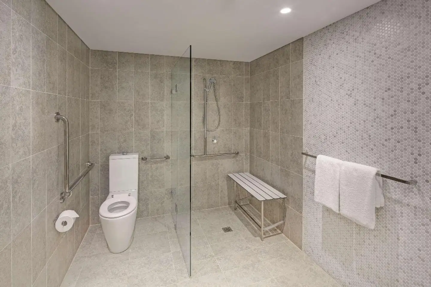 Adina Apartment Hotel Bondi Beach Badezimmer