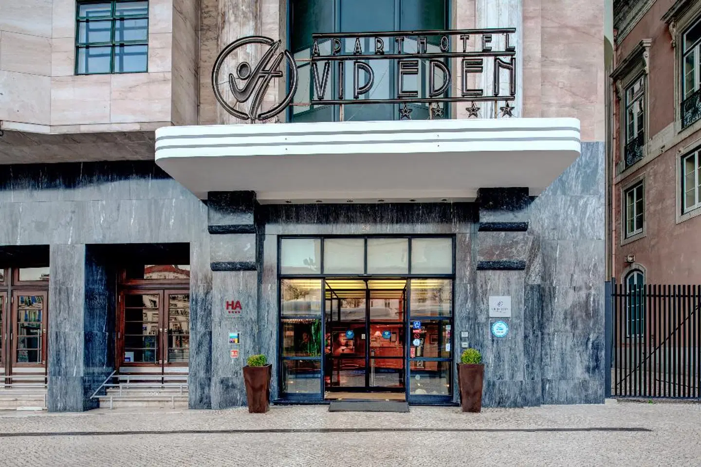 VIP Executive Eden Aparthotel EXTERIOR