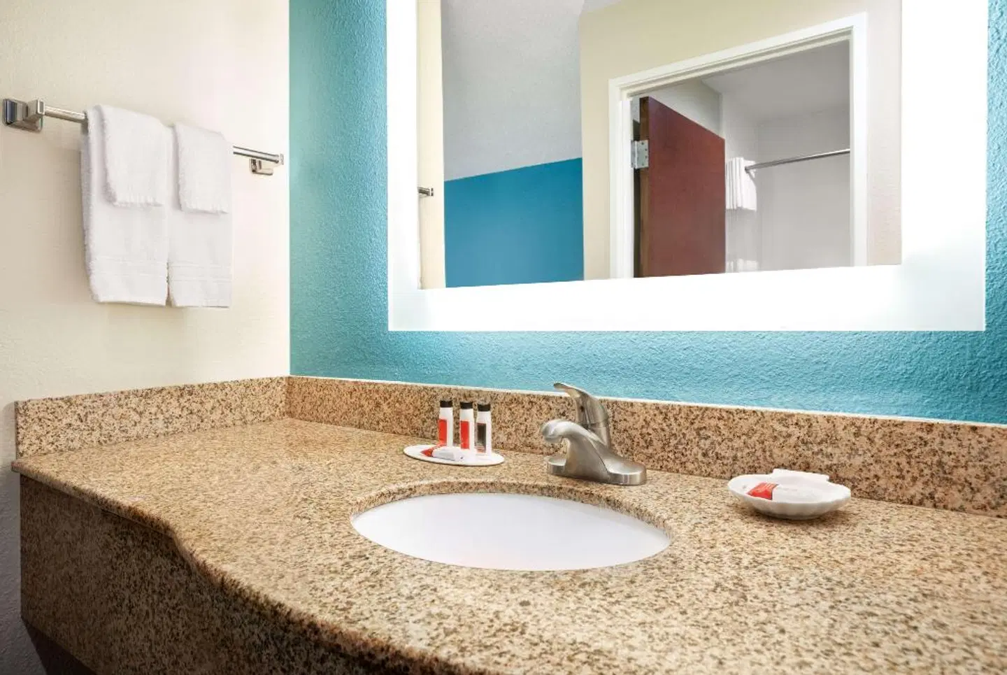 Baymont by Wyndham Evansville East Badezimmer