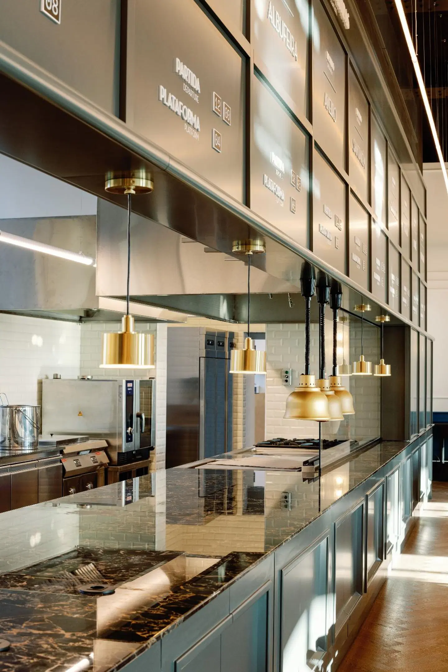 The Editory Riverside Santa Apolonia Bar