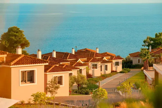 Zeus Eleva Ajul EXTERIOR