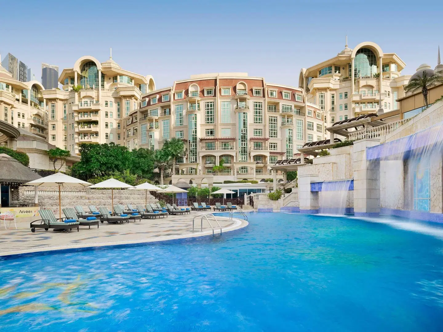 Swissôtel Al Murooj Dubai OUTDOOR_POOL