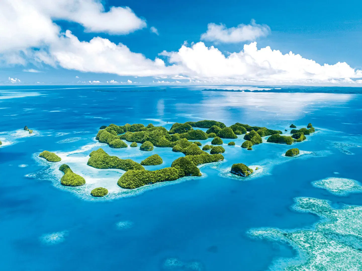 Four Seasons Explorer EXTERIOR