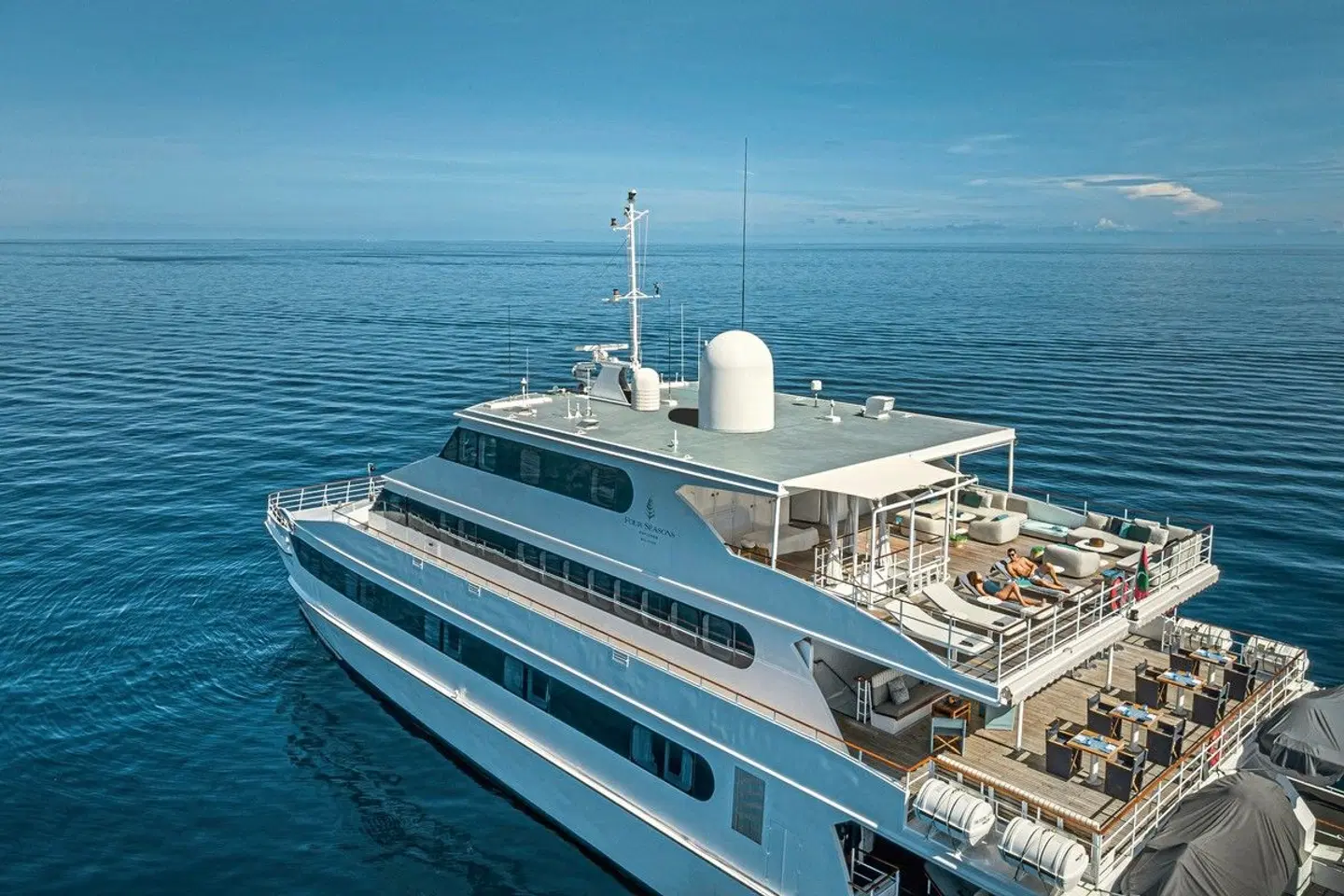 Four Seasons Explorer EXTERIOR