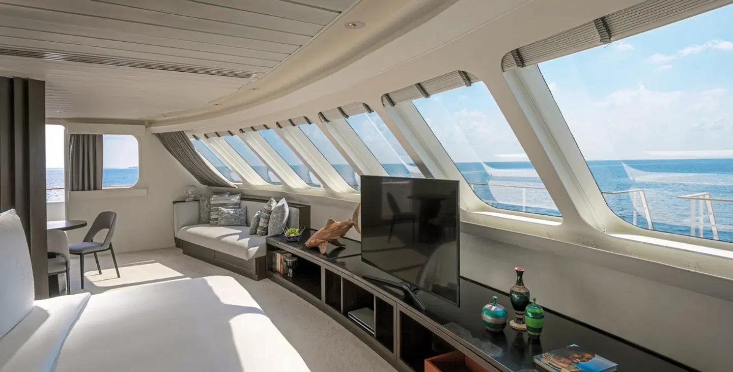 Four Seasons Explorer LOUNGE_LOBBY