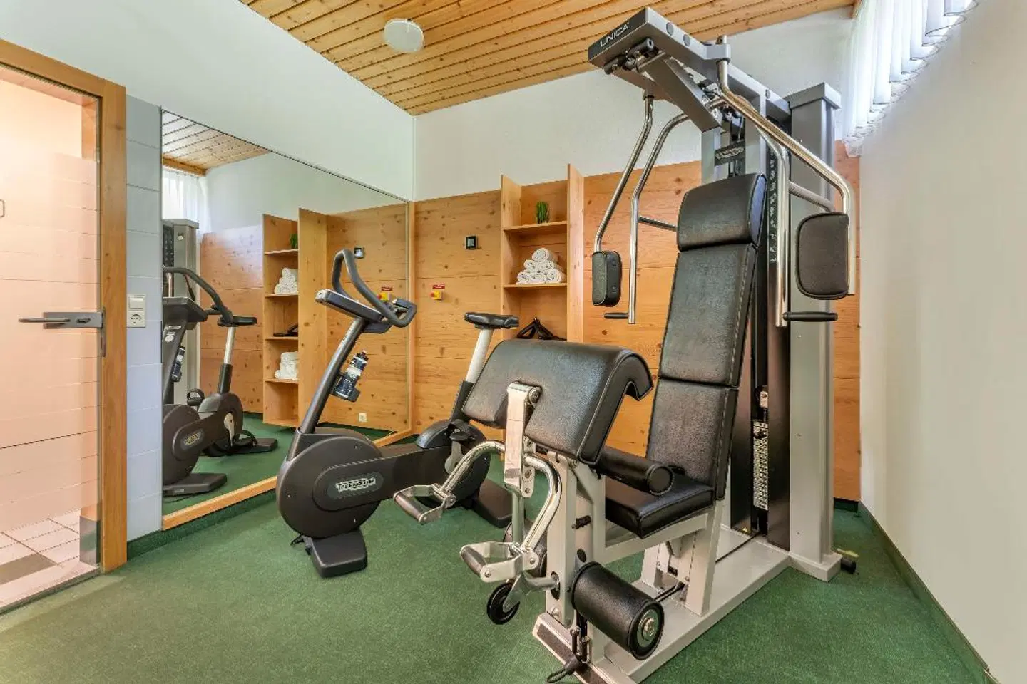 Alpine Club SPORTS_AND_LEISURE