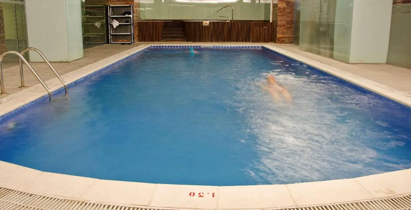 VIP Executive Entrecampos Hotel & Conference Hallenbad