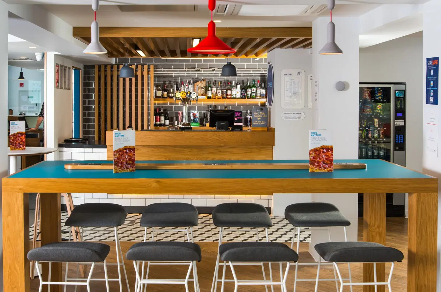 Holiday Inn Express Cardiff Bay LOUNGE_LOBBY