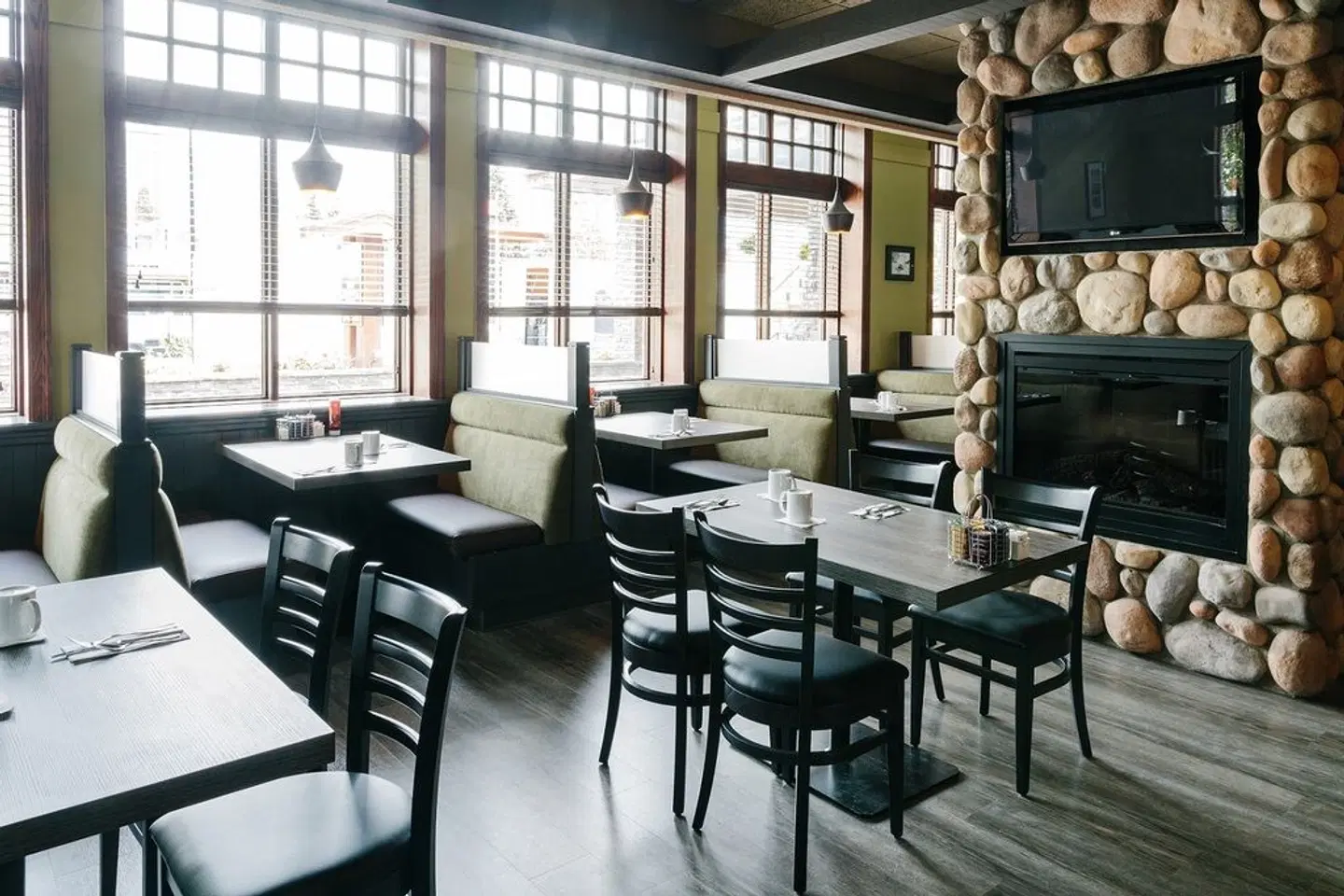 Elk + Avenue Hotel Restaurant